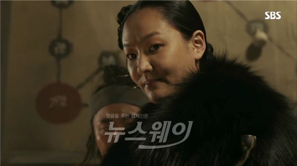 ‘대박’ 윤지혜가 조선판 팜므파탈의 정수를 선보였다/ 사진= SBS '대박' 영상캡처