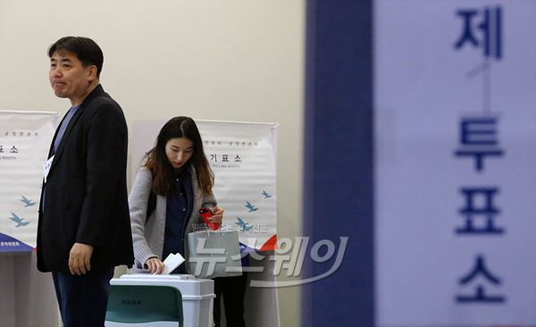 4.13 총선 ‘2016 제20대 국회의원선거일 투표소’. 사진=이수길 기자