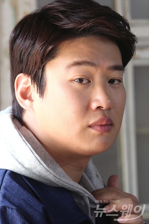  안재홍의 연기 시계는 이제부터 간다
