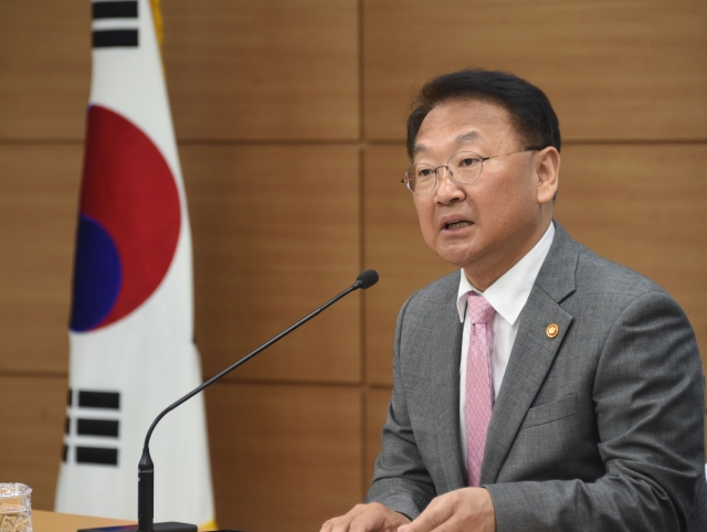 유일호, 中에 AIIB 총회 한국유치 제안