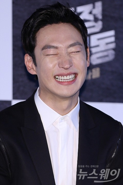 탐정 홍길동 이제훈, ‘빵 터진 미소’
