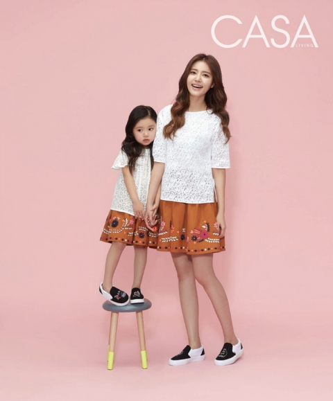 '오마베' 정시아·백서우, 봄나들이룩 완성··· 커플슈즈 포인트