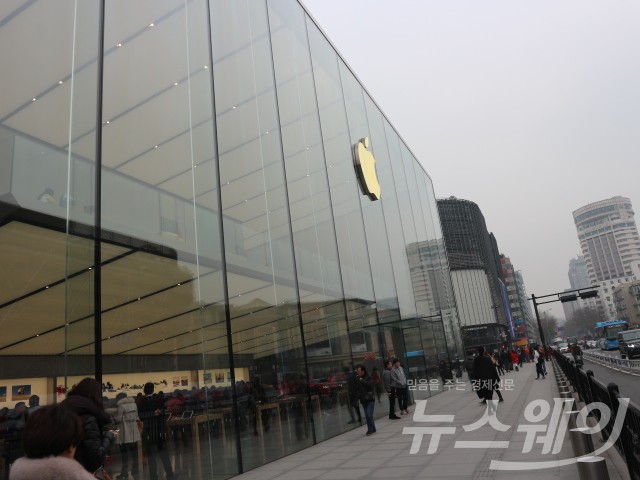 중국 상해에 위치한 애플 전문매장. 사진=이선율 기자