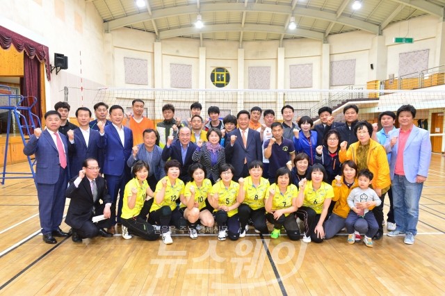 박우정 고창군수가 오는 29일부터 내달 1일까지 군산시 일원에서 열리는 ‘2016 전라북도민체육대회’를 앞두고 선수단을 격려하는 시간을 가졌다.<사진=고창군>