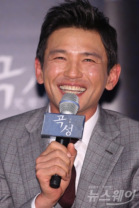 곡성 황정민 무당역, ‘변신의 끝은 어디인가’