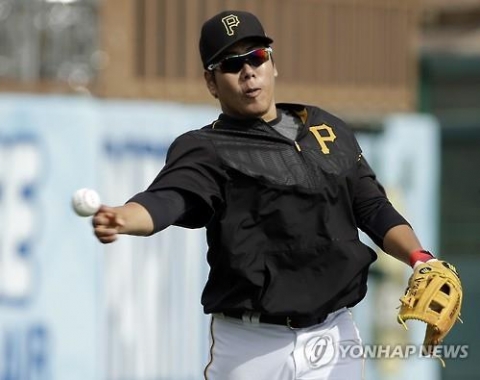 강정호, 복귀 첫 타석서 찬스 날려···무사 1·2루서 병살타