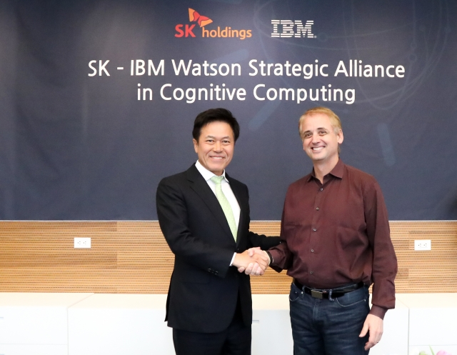 SK주식회사 C&C(이하 SK C&C)는 한국 IBM와 ‘왓슨 기반 인공지능 사업 협력 계약’을 체결하고 지난 4일(현지시간) 미국 뉴욕 맨하탄 IBM 왓슨 본사에서 조인식을 개최했다고 9일 밝혔다. 사진=SK(주) C&C 제공.