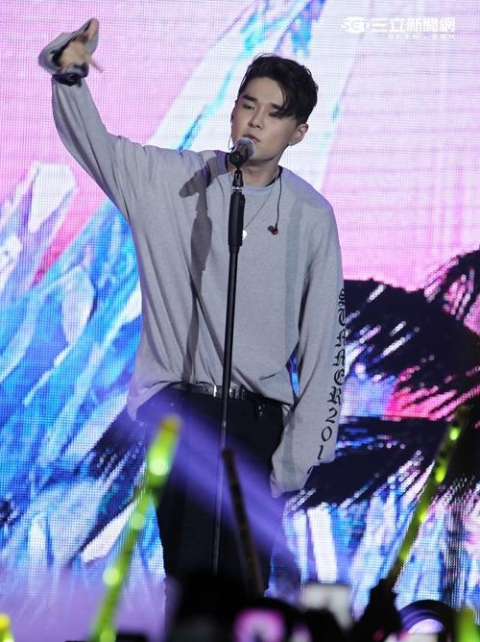 한국 넘어 대만까지 사로잡은 딘, 라이징 스타 입증