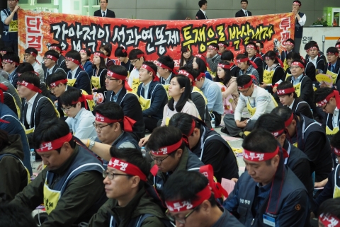 후유증 겪는 공기업···고소·고발도 잇따라