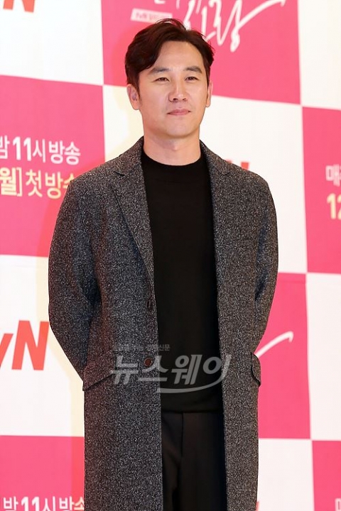 엄포스 안방컴백··· 엄태웅, SBS 새 수목 '원티드' PD役
