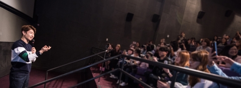 손호영, 팬들과 함께한 ‘싱 스트리트’ 시사회··함박웃음