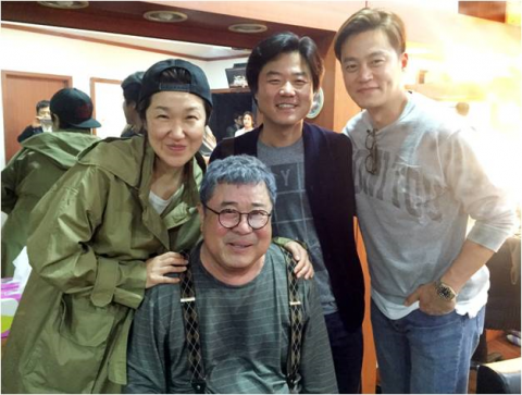 “의리의 ‘꽃할배’”··이서진·나영석, 백일섭 출연 연극 ‘장수상회’ 응원