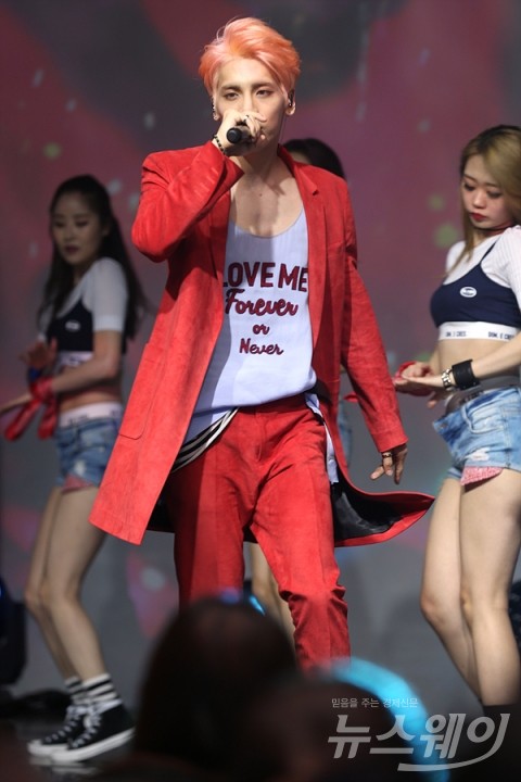  종현 “가수 딘과 작업하려고 했었다”