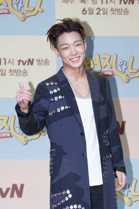  바비 “아버지, 사람들이 알아볼까 걱정하시더라”