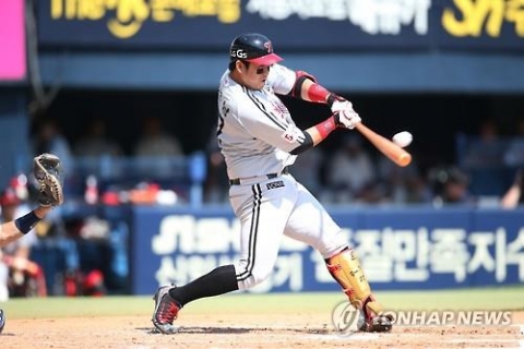 유강남 6타점 ‘원맨쇼’··· LG, 두산 꺾고 5할 승률 복귀