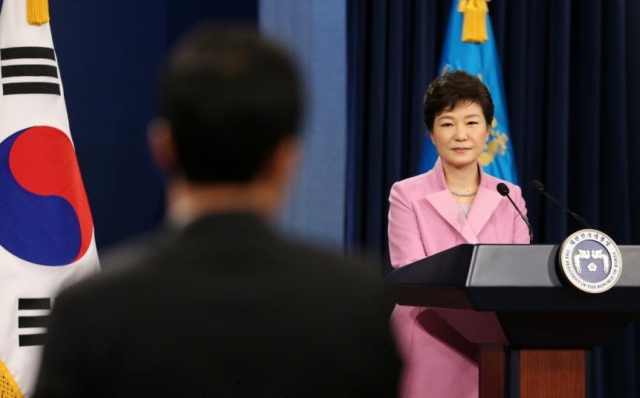 박근혜 대통령은 2014년 1월 신년구상 발표에서 “비정상적 관행을 정상화하는 개혁을 통해 기초가 튼튼한 경제를 만들겠다”며 “먼저 공공부문 개혁부터 시작할 것”이라고 밝혔다.(사진 = 청와대 제공)