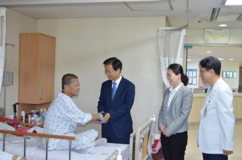 국민의당 천정배 대표, 권은희 의원 광주보훈병원 위문