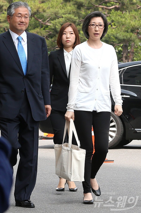 최은영 전 한진해운 회장 (유수홀딩스 회장) 미공개 정보 이용 주식 매도 ‘자본시장과 금융투자업에 관한 법률’ 위반 혐의 소환. 사진=이수길 기자 leo2004@newsway.co.kr