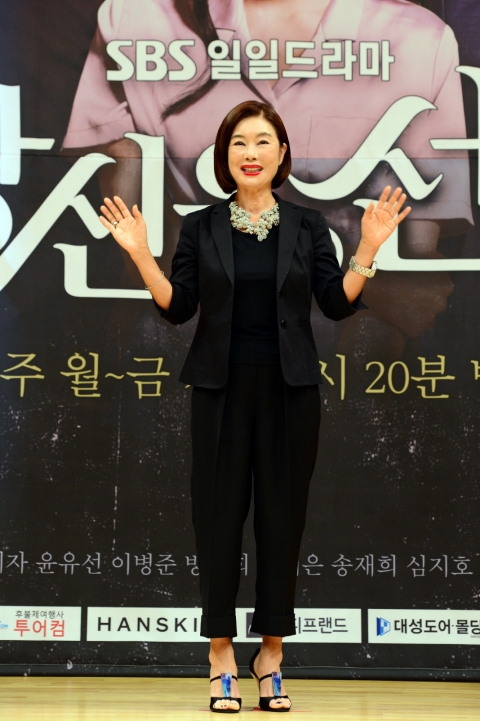  김청 “슬럼프 있었다···초심으로 돌아갈 것”
