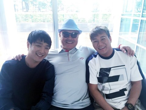 바이브, 김흥국 치트키 잡았다···듀엣곡 6월말 공개