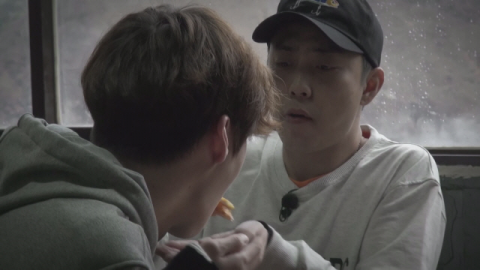 ‘신서유기2’ 은지원, 초딩 입맛 탈피?···꼬치 요리 먹방 선보여