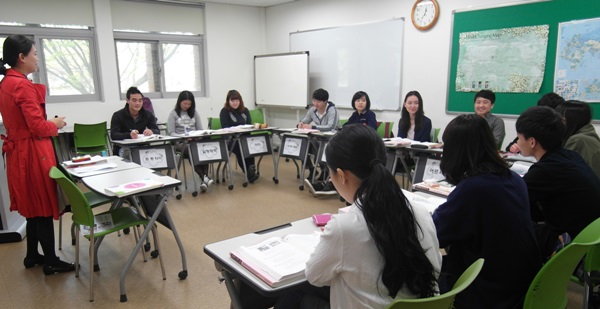 대구대 한국어교육센터에서 외국인 유학생들이 한국어 수업을 듣고 있다.