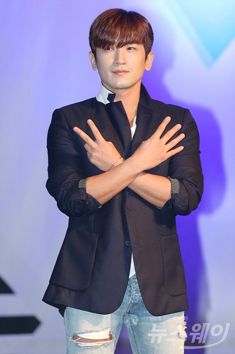 ‘강제추행 혐의’ 신화 이민우, 불구속 기소의견 검찰 송치···CCTV 영상 확보