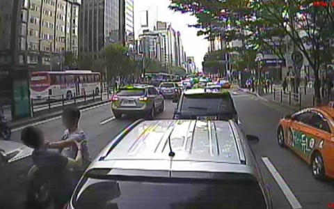 ‘왜 양보안해!’···강남대로 한복판서 운전자 때려 기절시킨 40대 입건