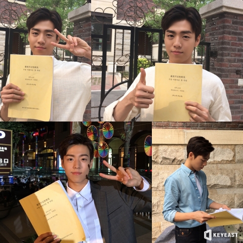 이현우, 中드 촬영 현장 공개···브이 그리며 훈남 포스 발산