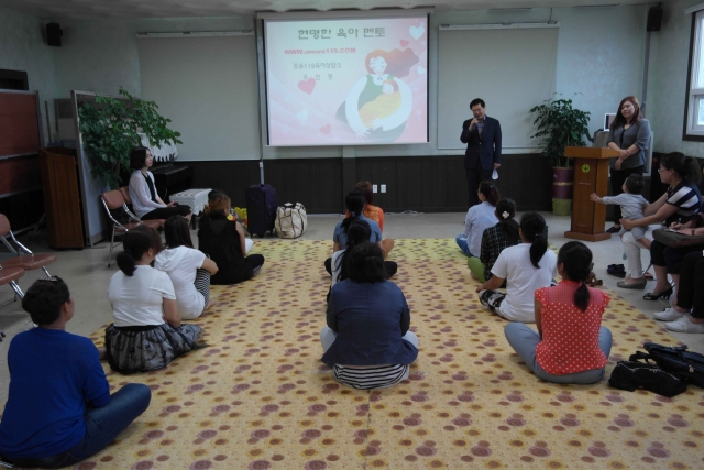 고흥군다문화가족지원센터가 20일 초보엄마를 위한 임신·출산교육을 실시하고 있다.