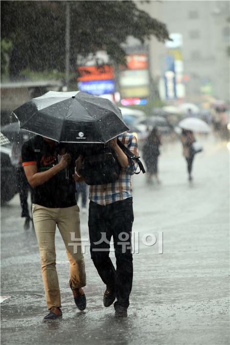 장마철 건강관리, 천식·아토피·무좀 악화···“온도 변화 주의 해야”
