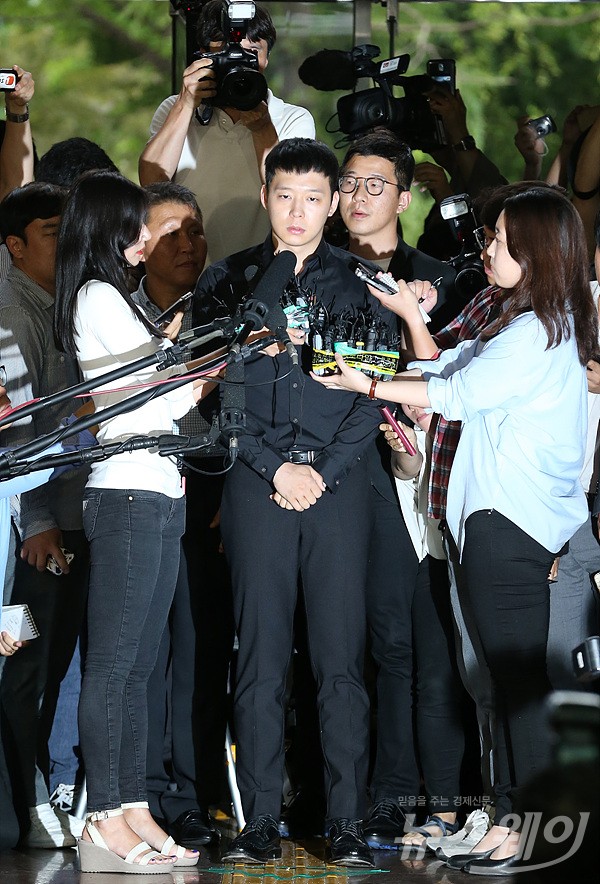 한류수타 박유천 성폭행 혐의로 강남경찰서 피의자 신분 출두. 사진=이수길 기자 leo2004@newsway.co.kr