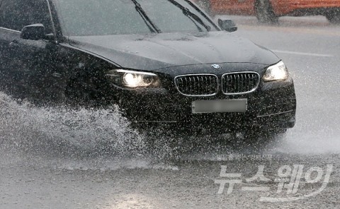 기상청 “장마전선 북상···내일(26일)부터 전국 장마 영향권 들어”