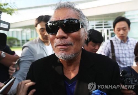 나훈아 33년 만에 이혼, 소송 마무리···아내에 12억 지급 판결