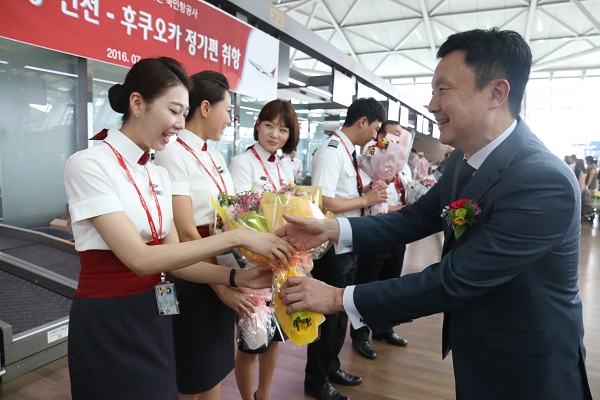 이스타항공이 20일 일본 후쿠오카 노선을 신규 취항(ZE642 14:40)했다. 후쿠오카 첫 탑승편은 95% 탑승률로 성공적인 출발을 알렸다. 사진=이스타항공 제공