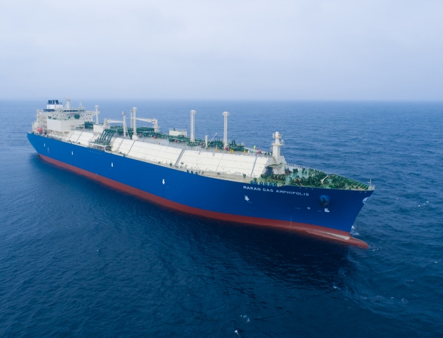 지난 23일 인도된 대우조선해양이 건조한 100번째 LNG선인 그리스 마란가스 사의 마란가스 암피폴리스 호의 운항모습. 사진=대우조선해양 제공