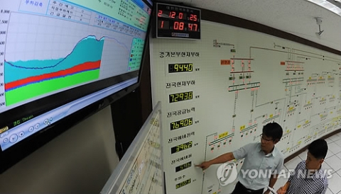 폭염에 전력수요 사상 최고기록 경신···예비율 7%