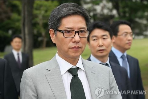사면초가 담철곤 회장,  주가도 4년 전으로 ‘털썩 ’