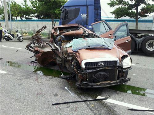 부산서 일가족 탄 SUV 차량 트레일러 박아···4명 사망·1명 부상