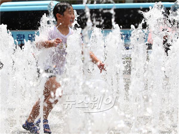  전국 올 들어 가장 더운 날, 서울 낮 최고 36도···무더위 절정!