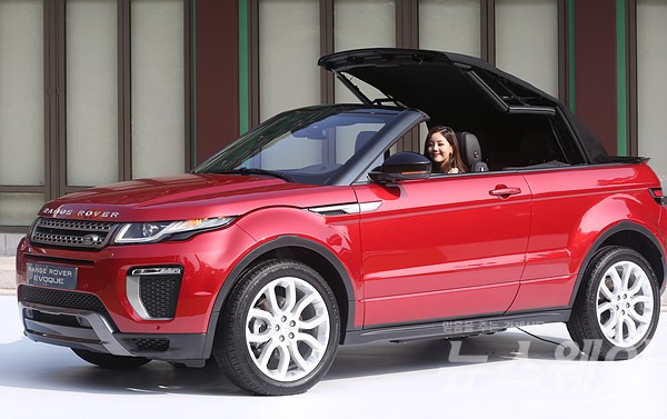 레인지로버 이보크 컨버터블, ‘럭셔리 컨버터블 SUV의 끝판왕’ 기사의 사진