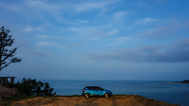 QM3 칸느 블루는 이번 여름을 겨냥해 선보이는 500대 한정판 모델로써 새파란 칸느 블루 바디와 블랙 루프가 외관 크롬의 데코와 조화를 이루며 프랑스 남부의 휴양 도시 칸느의 반짝이는 바다를 연상시키는 컬러로 인기를 끌고 있다. 사진=르노삼성자동차 제공