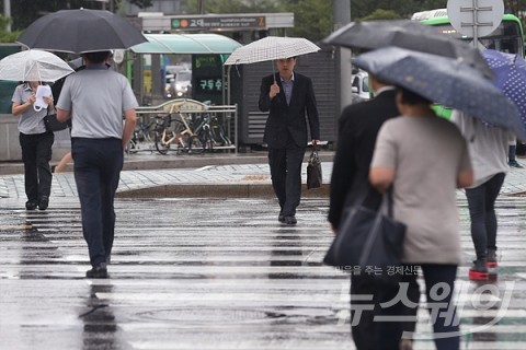 전국 흐리고 비···더위 한풀 꺾여