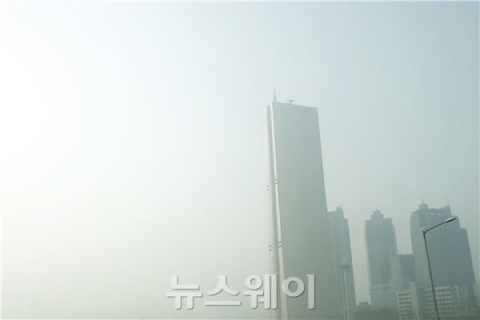  전국 구름 많고, 곳곳에 소나기···미세먼지 ‘한때 나쁨’