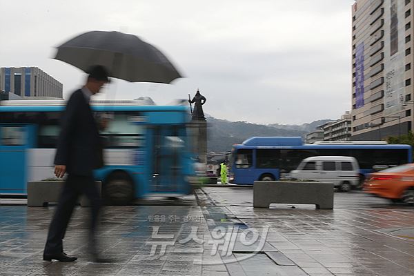 오늘 날씨, 전국 대부분 지역에 가을비. 사진=최신혜 기자 shchoi@newsway.co.kr
