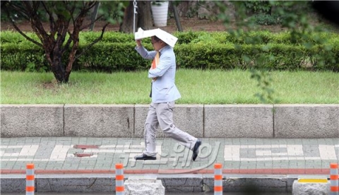  전국 대체로 흐리고 곳곳에 비···오후부터 기온 ‘뚝’