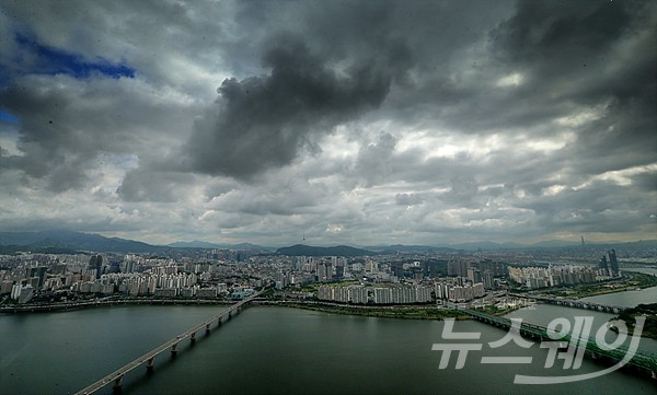  전국 구름 많고, 한낮 늦더위 지속···서울 낮 29도