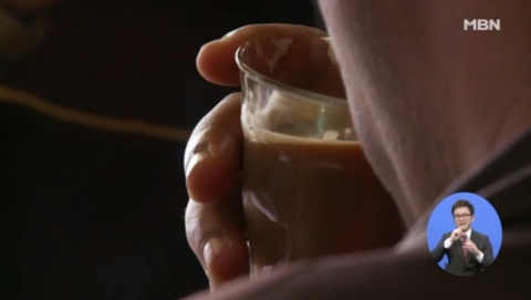 “커피 하루 3잔 마시는 남성, 치주염 위험 1.5배 높다”