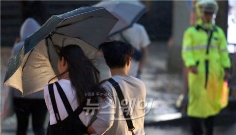  서울 수도권에 호우경보···제3호 태풍 ‘난마돌’ 북상 중