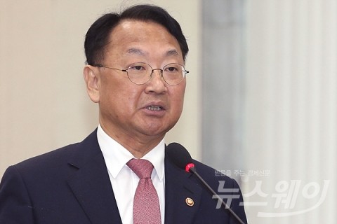 유일호 “‘갤노트7·현대차파업’ 리스크 확산 막는 대응책 마련”